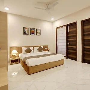 3* Hotel Limewood - Fortis Hospital & Huda Centre